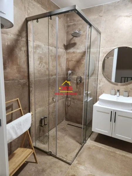 Vlore, shitet apartament duplex 2+1+Ballkon Kati 1, 120 m² (Rruga Aleksandër Moisiu)