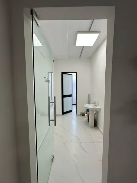 Tirane, shes ambjent biznesi Kati 0, 528 m² (Rruga e Dibres)