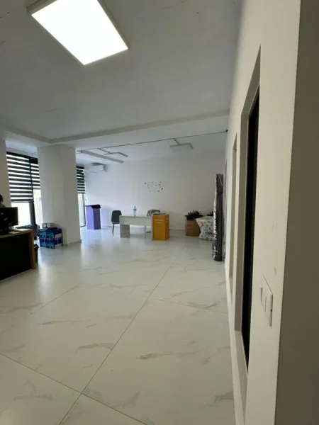 Tirane, shes ambjent biznesi Kati 0, 528 m² (Rruga e Dibres)