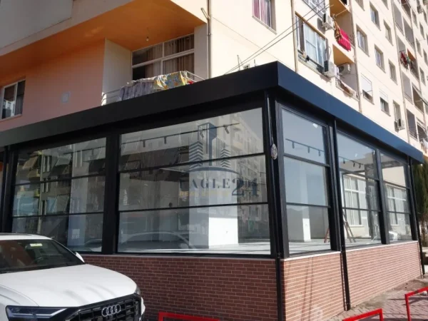 Tirane, jepet me qera dyqan , 120 m² 1.000 € (Astir)