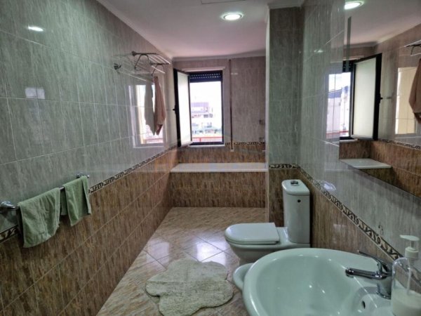 Tirane, shitet zyre Kati 12, 157 m² (Garda)