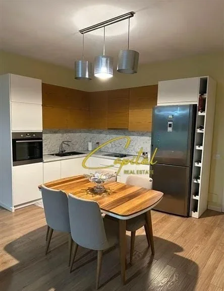 Tirane, jepet me qera apartament 2+1 Kati 1, 130 m² 850 € (PAZARI I RI)