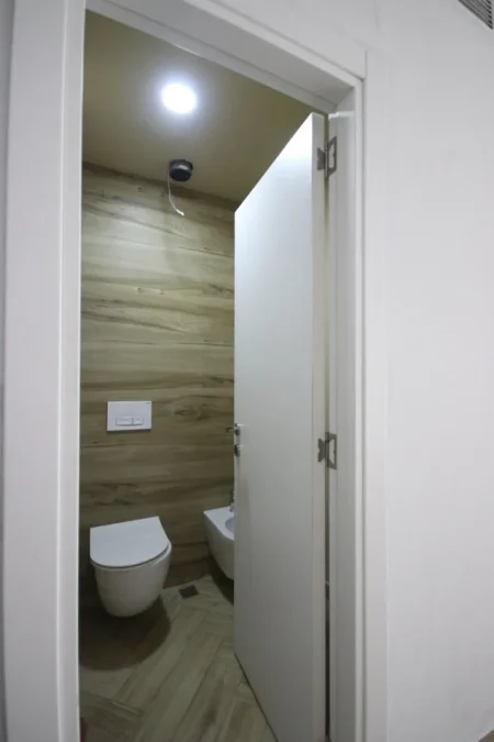 Tirane, shes ambjent biznesi Kati 0, 202 m² (Rruga e Dibres)