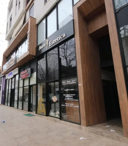 Tirane, shes dyqan Kati 0, 61 m² (Rruga e Dibres)