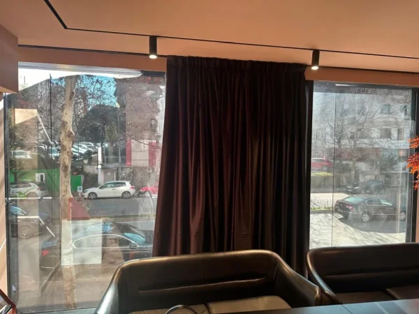 Tirane, shes ambjent biznesi Kati 1, 133 m² (Rruga e Dibres)