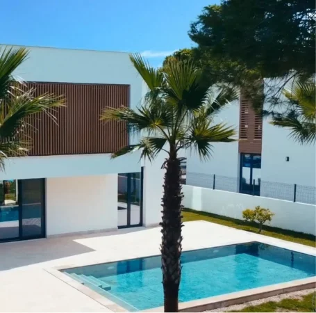 Durres, shitet Vile 4+1 Kati 2, 234 m² 920000 € (Gjiri i lalzit Durres)