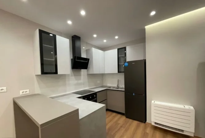 Tirane, jepet me qera apartament 2+1+Ballkon Kati 9, 111 m² 830 € (Farmacia 10)