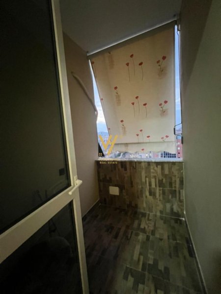 Tirane, jepet me qera apartament 1+1+Ballkon Kati 8, 80 m² 500 € (BRRYL)