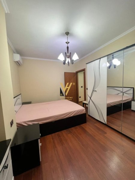 Tirane, jepet me qera apartament 1+1+Ballkon Kati 8, 80 m² 500 € (BRRYL)