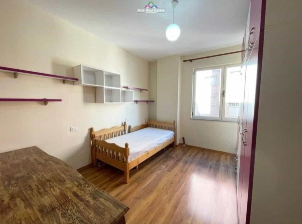 Tirane, jepet me qera apartament 2+1+Ballkon Kati 4, 110 m² 550 € (astir)