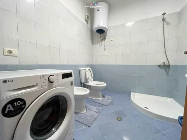 Tirane, jepet me qera apartament 2+1+Ballkon Kati 4, 110 m² 500 € (astir)