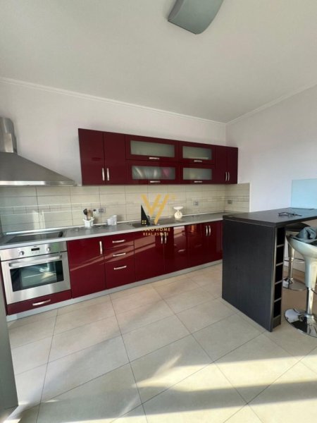 Tirane, jepet me qera apartament 1+1+Ballkon Kati 7, 70 m² 550 € (ZOGU I ZI)