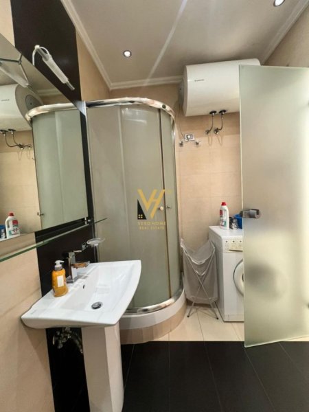 Tirane, jepet me qera apartament 1+1+Ballkon Kati 7, 70 m² 550 € (ZOGU I ZI)