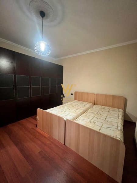 Tirane, jepet me qera apartament 2+1+Ballkon Kati 8, 95 m² 600 € (BRRYLI)
