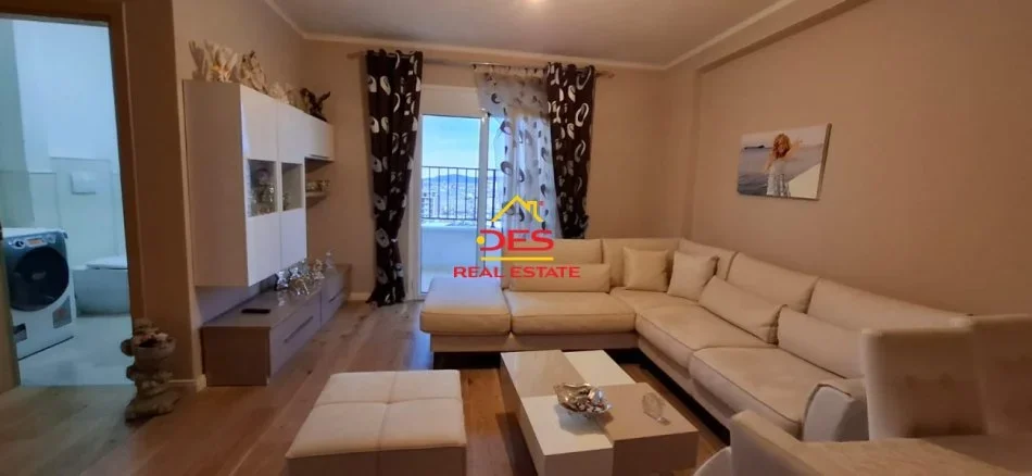 Vlore, shitet apartament 2+1+Ballkon Kati 9, 100 m² 160.000 € (Rr Kosova)