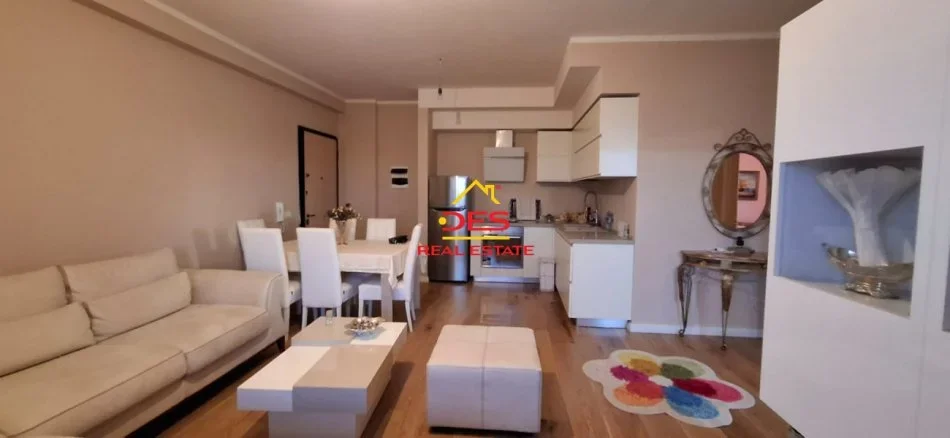 Vlore, shitet apartament 2+1+Ballkon Kati 9, 100 m² 160.000 € (Rr Kosova)