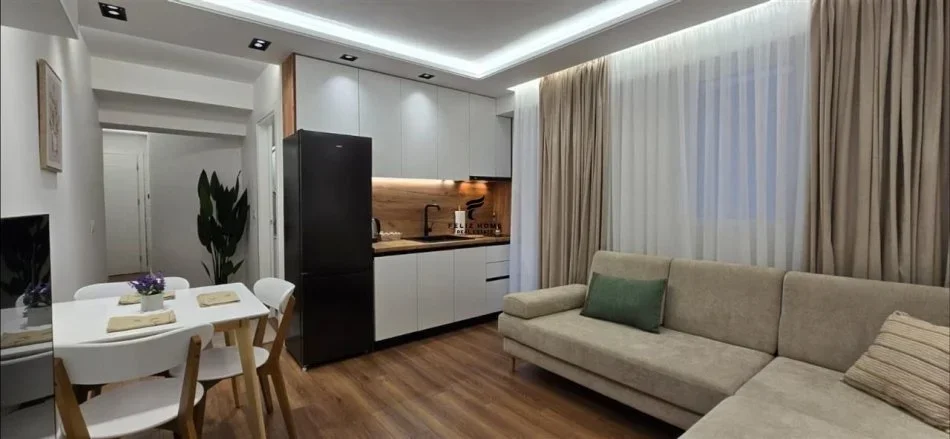 Tirane, shitet apartament 2+1+Ballkon Kati 1, 100 m² 318.000 € (21 DHJETORI)
