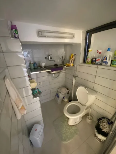 Tirane, shitet dyqan Kati 0, 28 m² 84.000 € (Stadiumi Dinamo,Rruga Zef Jubani)