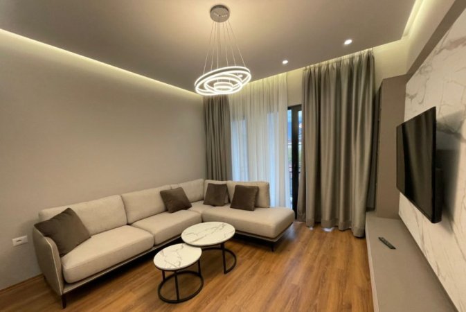 Tirane, jepet me qera apartament 2+1 Kati 9, 830 m² 830 € (Kompleksi Arlis,Farmacia 10)