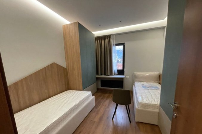Tirane, jepet me qera apartament 2+1 Kati 9, 830 m² 830 € (Kompleksi Arlis,Farmacia 10)