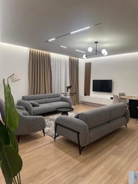 Tirane, jepet me qera apartament 2+1+Ballkon Kati 4, 101 m² 800 € (STACIONI I TRENIT)