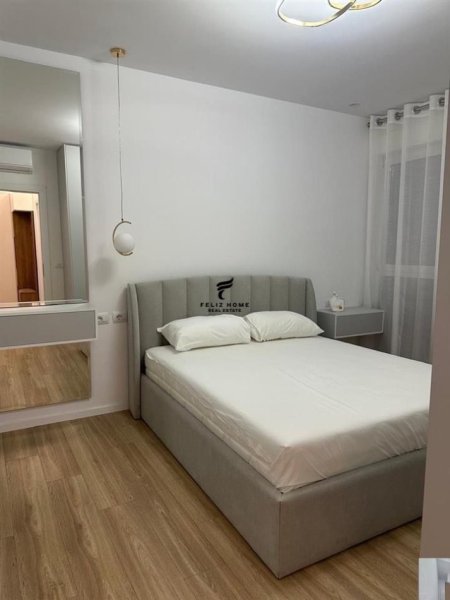Tirane, jepet me qera apartament 2+1+Ballkon Kati 4, 101 m² 800 € (STACIONI I TRENIT)