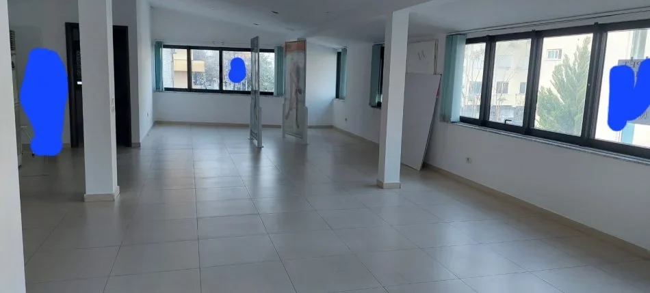 Tirane, jepet me qera zyre Kati 2, 230 m² 1.800 € (Rruga Vllazen Huta)