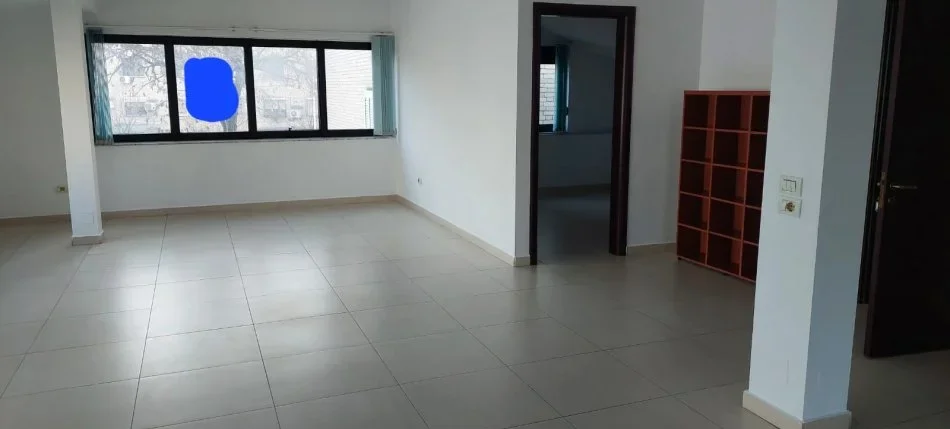 Tirane, jepet me qera zyre Kati 2, 230 m² 1.800 € (Rruga Vllazen Huta)