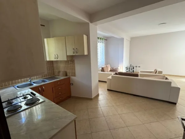 Tirane, jepet me qera apartament 2+1 Kati 3, 105 m² 400 € (Sauk)