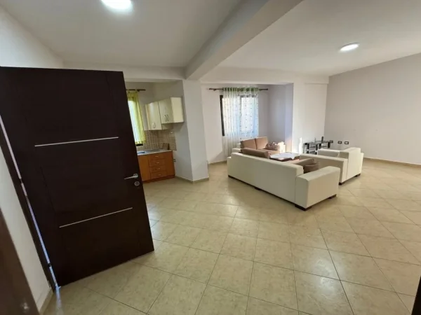 Tirane, jepet me qera apartament 2+1 Kati 3, 105 m² 400 € (Sauk)