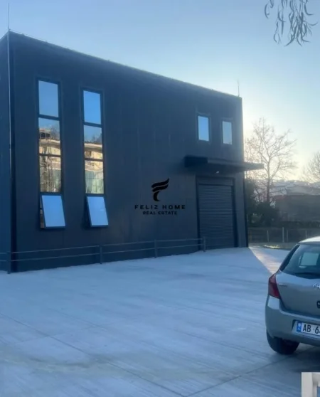 Tirane, jepet me qera magazine Kati 0, 200 m² 2.000 € (SAUK)