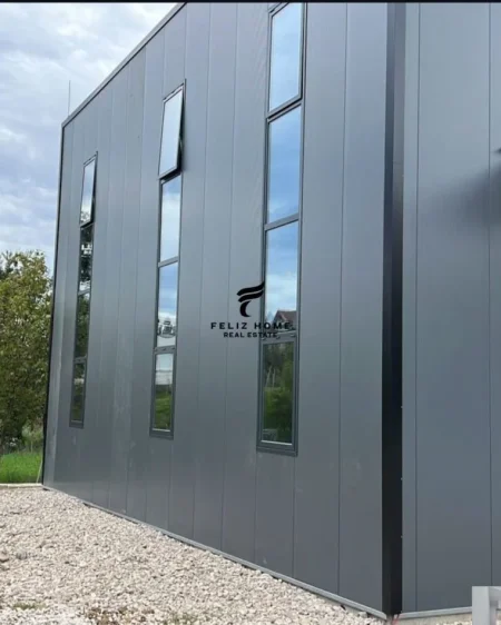 Tirane, jepet me qera magazine Kati 0, 200 m² 2.000 € (SAUK)