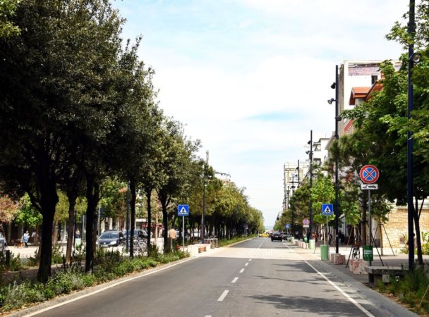 Tirane, jepet me qera apartament 3+1 Kati 1, 100 m² 1.200 € (Bulevardi Zogu i I)