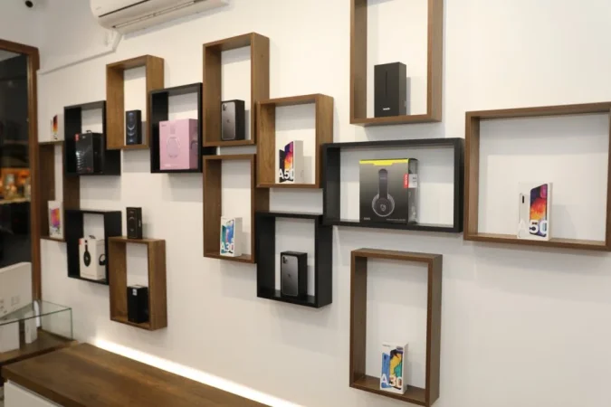 Tirane, shes Mobilje dhe pajisje per celulare 2.500 €