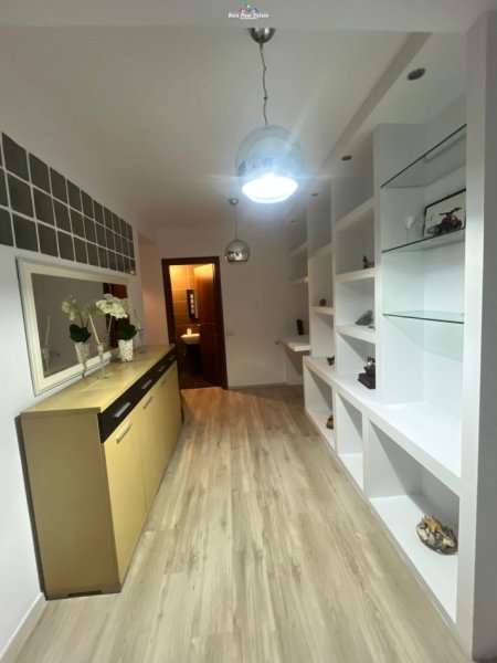 Tirane, jepet me qera apartament 1+1+Ballkon Kati 2, 75 m² 650 € (rruga e durresit)
