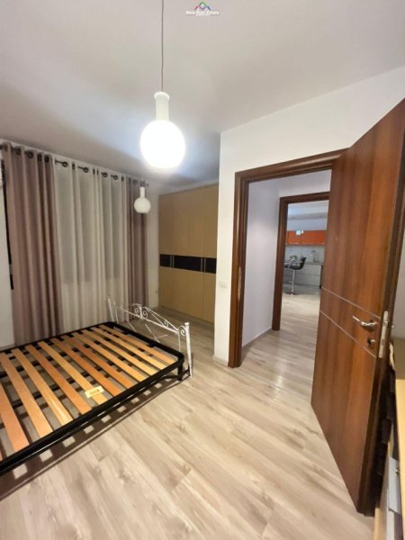 Tirane, jepet me qera apartament 1+1+Ballkon Kati 2, 75 m² 650 € (rruga e durresit)