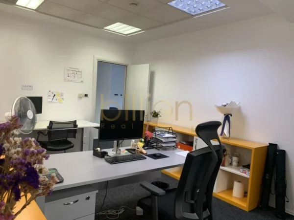 Tirane, jepet me qera zyre Kati 11, 118 m² 2.500 € (Kullat Binjake, Tirana, Albania)