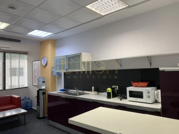 Tirane, jepet me qera zyre Kati 11, 118 m² 2.500 € (Kullat Binjake, Tirana, Albania)