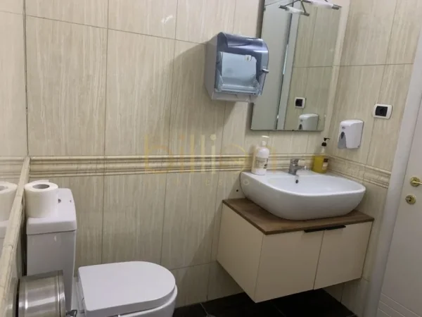 Tirane, jepet me qera zyre Kati 11, 118 m² 2.500 € (Kullat Binjake, Tirana, Albania)