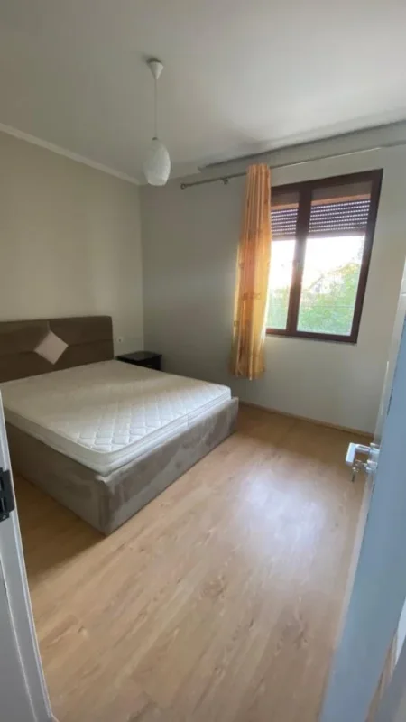 Tirane, jepet me qera apartament 1+1 Kati 2, 50 m² 450 € (Ali Demi)