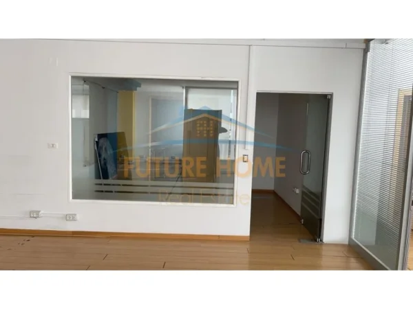 Tirane, jepet me qera ambjent biznesi Kati 0, 290 m² 3.000 € (Bruto) (Muhamet Gjollesha)