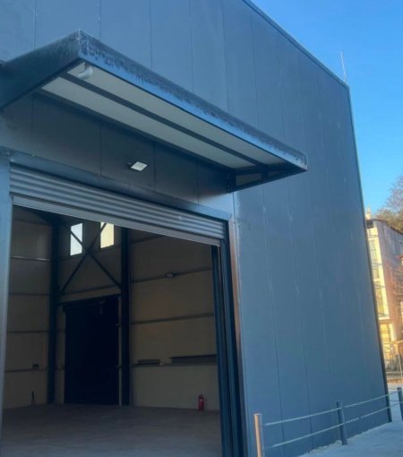 Tirane, jepet me qera ambjent biznesi Kati 0, 200 m² 2.000 € (SAUK)