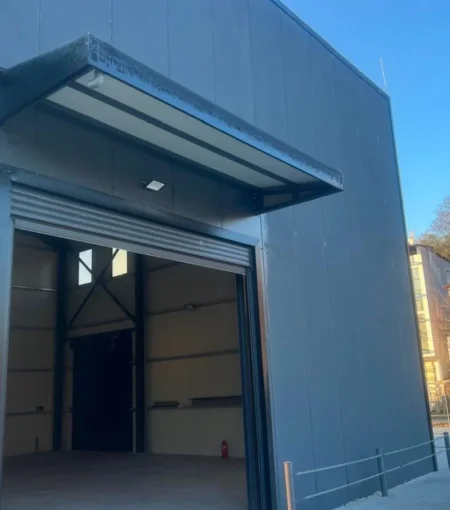 Tirane, jepet me qera ambjent biznesi Kati 0, 200 m² 2.000 € (SAUK)