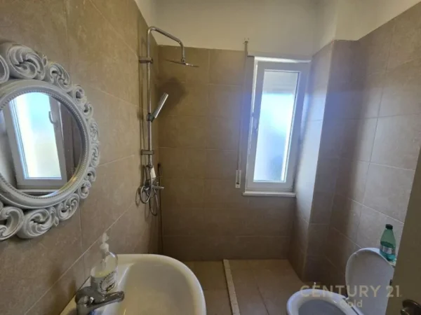 Durres, shitet apartament 2+1+Ballkon Kati 2, 82 m² 205.000 € (GJIRI I LALZIT)