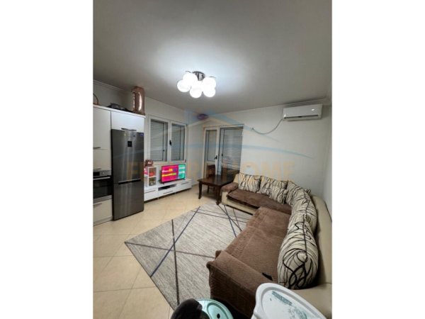 Tirane, jepet me qera apartament 2+1+Ballkon Kati 2, 86 m² 600 € (Kodra e Diellit)