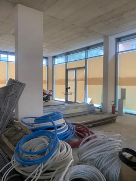 Tirane, jepet me qera dyqan Kati 0, 376 m² 15.000 € (AIR ALBANIA)