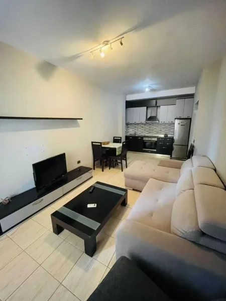 Tirane, jepet me qera apartament 1+1 Kati 4, 56 m² 450 €