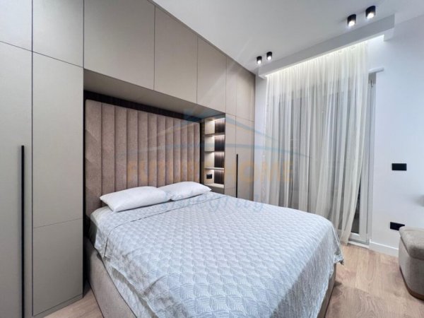 Tirane, jepet me qera apartament 1+1+Ballkon+Post Parkimi,  Kati 8, 70 m² 800 € (Porcelan)