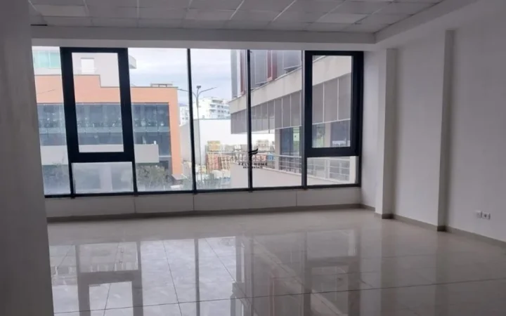 Tirane, jepet me qera Kati 2, 230 m² 2.000 € (BRRYLI)