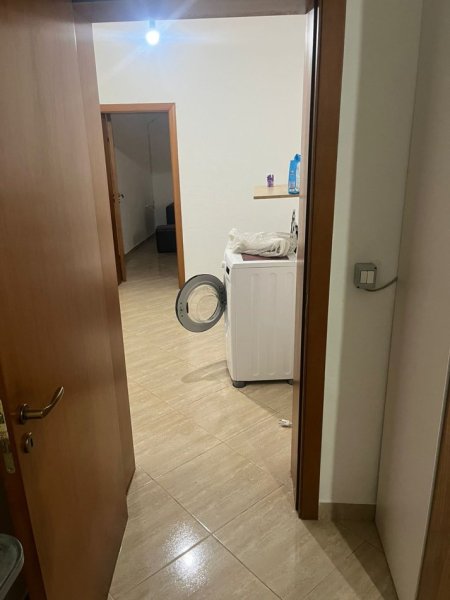 Tirane, jepet me qera shtepi 1+1 Kati 1, 400 € (Artan Lenja)